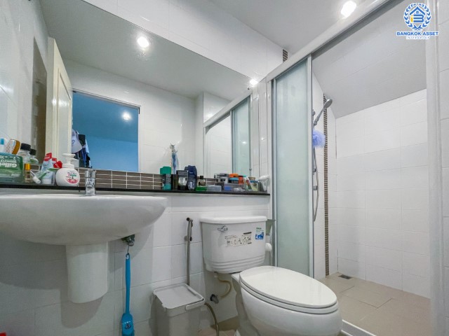 *****ทาวน์เฮ้าส์มือสองย่านกรุงเทพฯ ม.พรีเมี่ยม ไทม์โฮม วงแหวน-อ่อนนุช เนื้อที่กว้างขวางถึงเกือบ 28 ตร.ว. ฟังก์ชัน 3 ห้องนอน 2 ห้องน้ำ 2 ที่จอดรถ แถมฟรี! 4 เครื่องปรับอากาศ 1 เครื่องทำน้ำอุ่น บนทำเลดี ติดถ.กาญจนาภิเษก ใกล้สนามบินสุวรรณภูมิ และทางด่วน "บางนา"